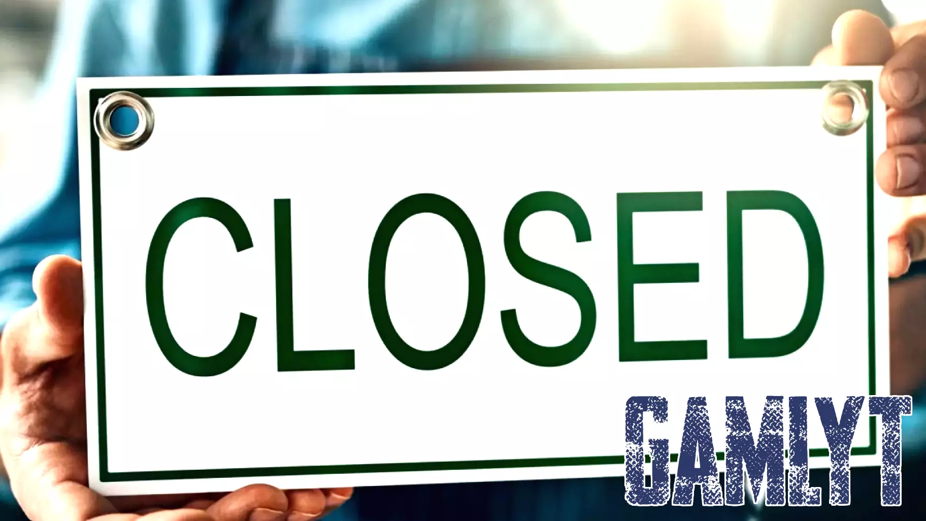 Struggling mall retailer closes 100s of stores